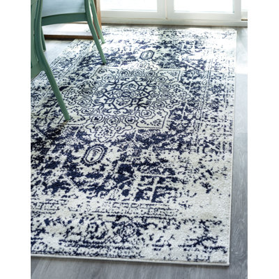 Malynn Oriental Indoor Rug