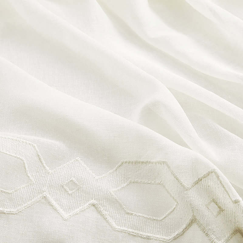 Élégant rideau en polyester brodé pour un style maison classique