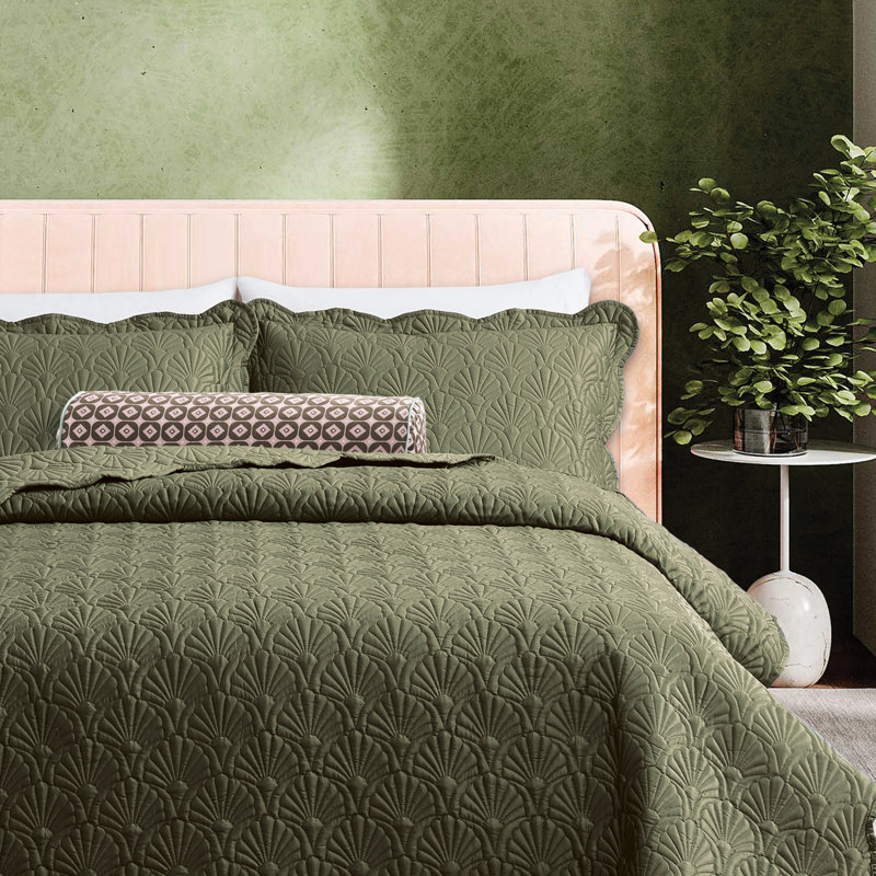 Deco Shells Quilt Set, Queen Quilt + 2 Standard Shams, Thyme