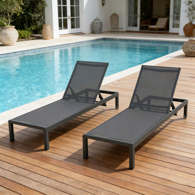 CHAISE LOUNGE