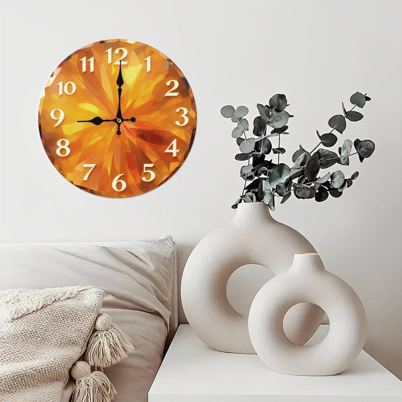 Horloge orange à facettes