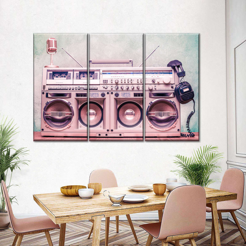 "Retro Boombox", ensemble de 3 reproductions sur toile par Pink Sherbet, H 24 po x l 38 po x P 1,25 po