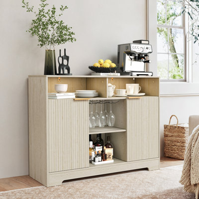Armoire bar cannelée moderne de 47 po de largeur avec tablettes réglables et lumière DEL
