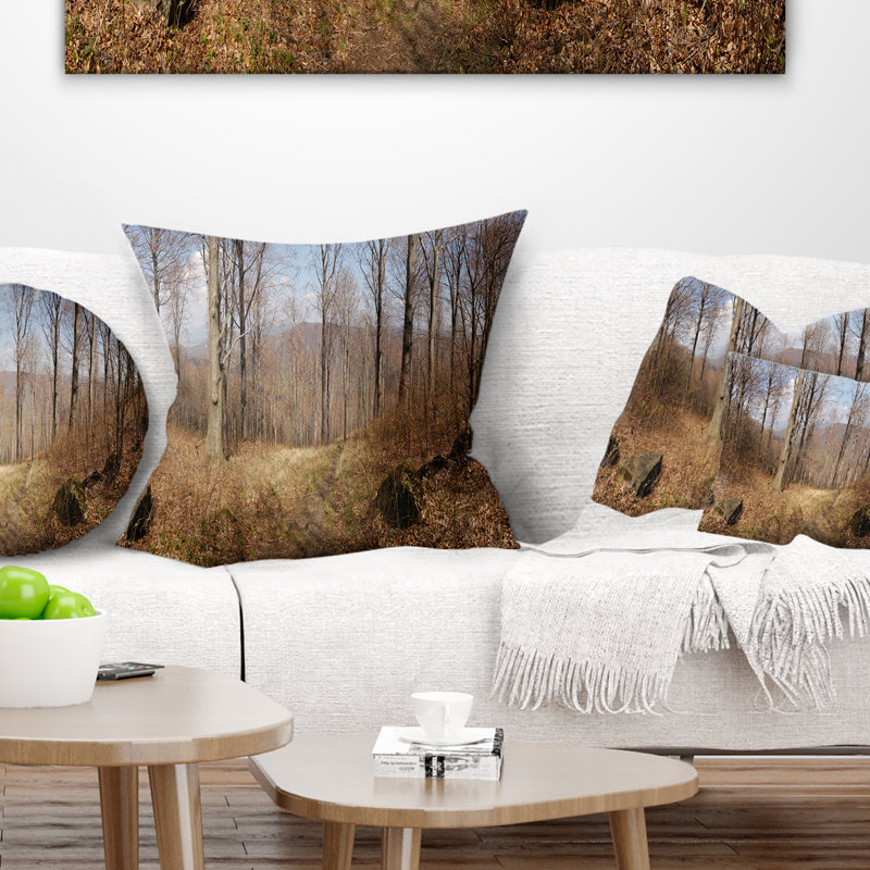 Paysage forestier avec des arbres dénudés - Coussin imprimé forêt, 16 po x 1 po, Coussin décoratif