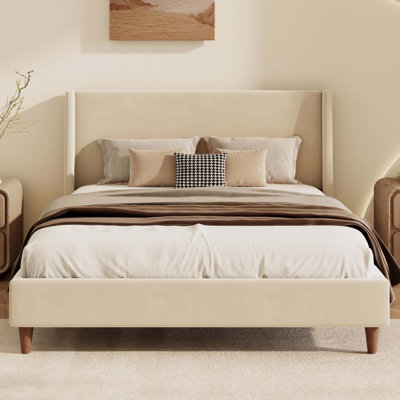 Lit plateforme tapissier moderne en velours beige avec tête de lit à oreilles et pieds en bois, aucun sommier nécessaire, grand