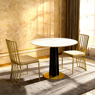 table de salle à manger de style moderne Knight - plateau rond en pierre frittée - base en acier inoxydable noir et doré, compacte pour un usage en appartement ou au café