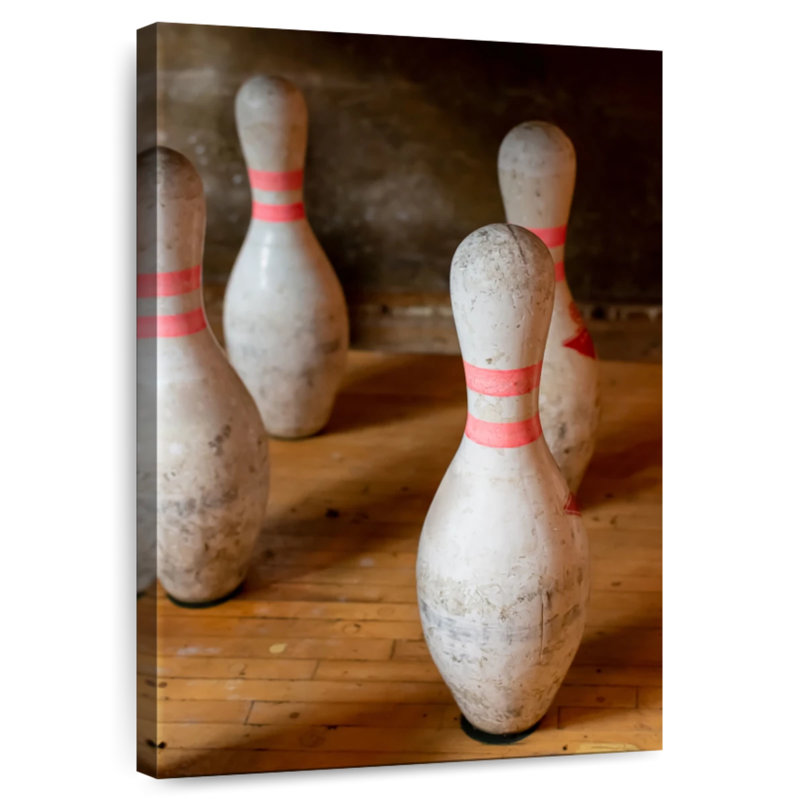 Ensemble d'anciennes quilles Sireci, H 45 po x l 30 po