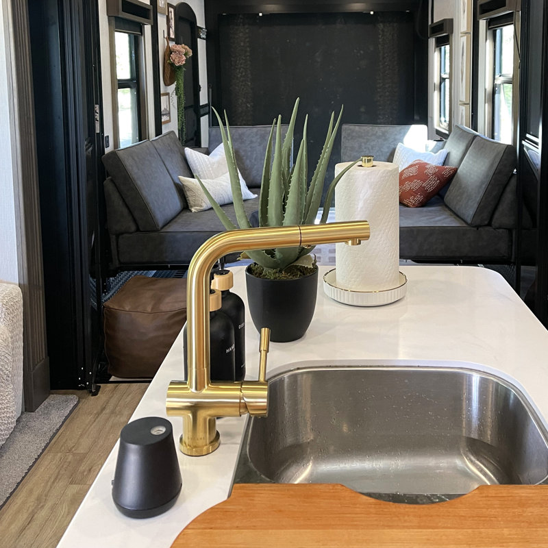 Lulani Nassau Pull Out Kitchen Faucet, Rose Gold