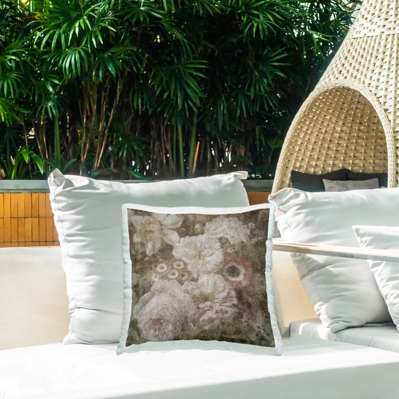 Coussin d'extérieur imprimé rétro Vintage Flower Blooms par LSR Design Studio