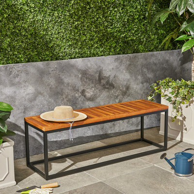 Banc de jardin chic et paisible - Finition bois et fer, espace serein, banc de patio élégant avec structure en fer.
