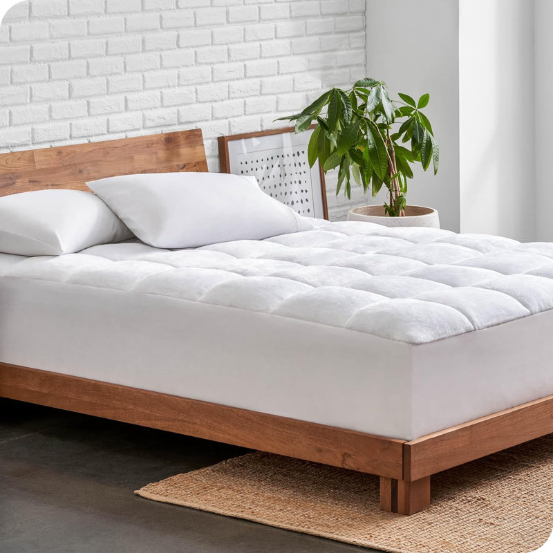 Twin White Down Alternative Reversible Mattress Pad