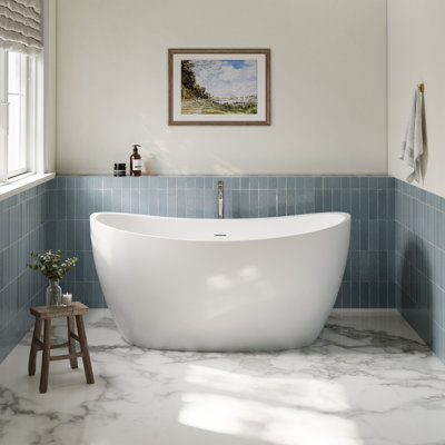 Baignoire autoportante Dorrit de 140 cm (55 pouces) blanche, bonde et trop-plein blancs brillants, robinetterie sur pied chromée polie
