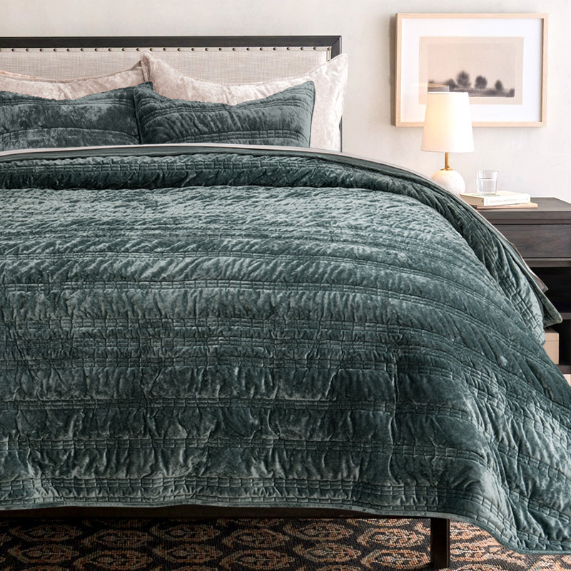 Ruched Crushed Velvet Quilt Set, Queen Quilt  + 2 Queen Shams, Dark Green