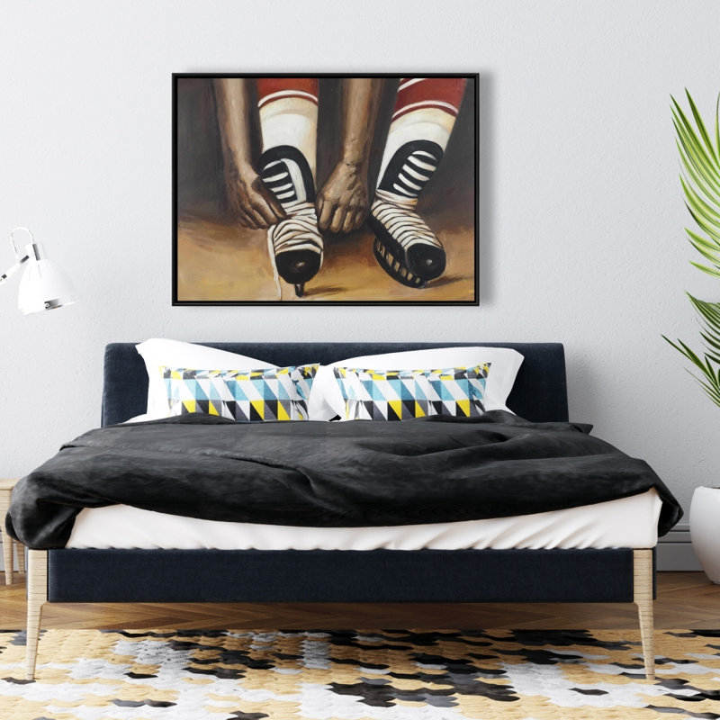 Hockey Player Ties His Skates Print On Canvas, H 36 po x l 48 po