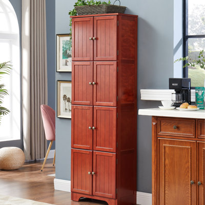 Armoire 8 portes avec 4 tablettes en cerisier pour rehausser la fonctionnalité de la maison