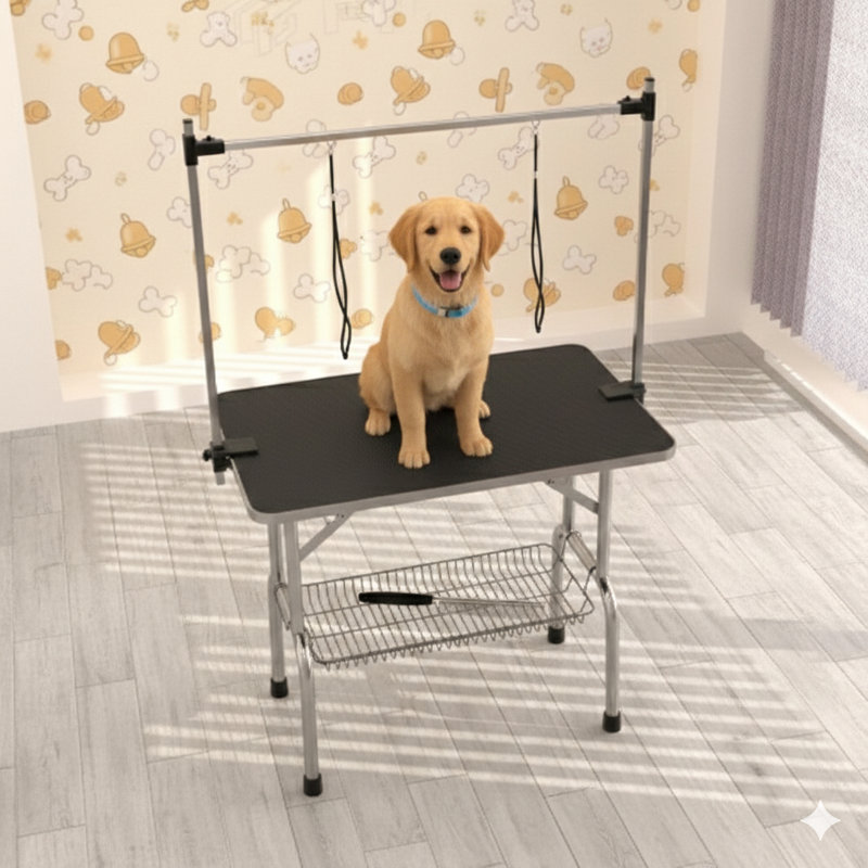 Grande table de toilettage adaptée aux chiens et aux chats, conçue pour une utilisation intensive, dotée d'un bras réglable et de pinces de fixation, mesure 42 pouces et possède une finition noire.