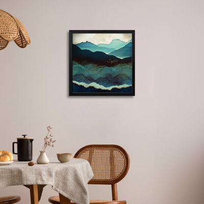 «Indigo Mountains», affiche encadrée de qualité supérieure par Space Space Designs