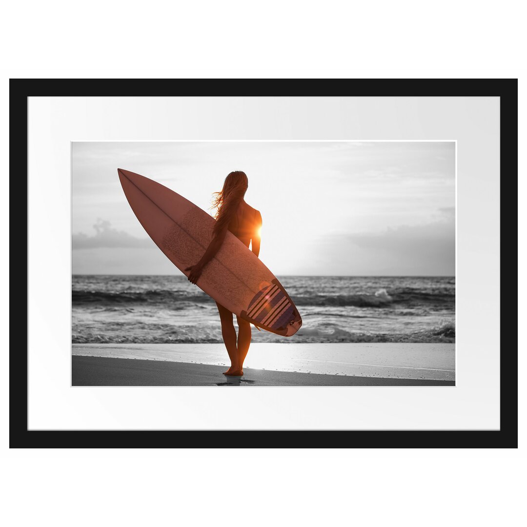 Gerahmtes Poster Surfer Girl at Sunset