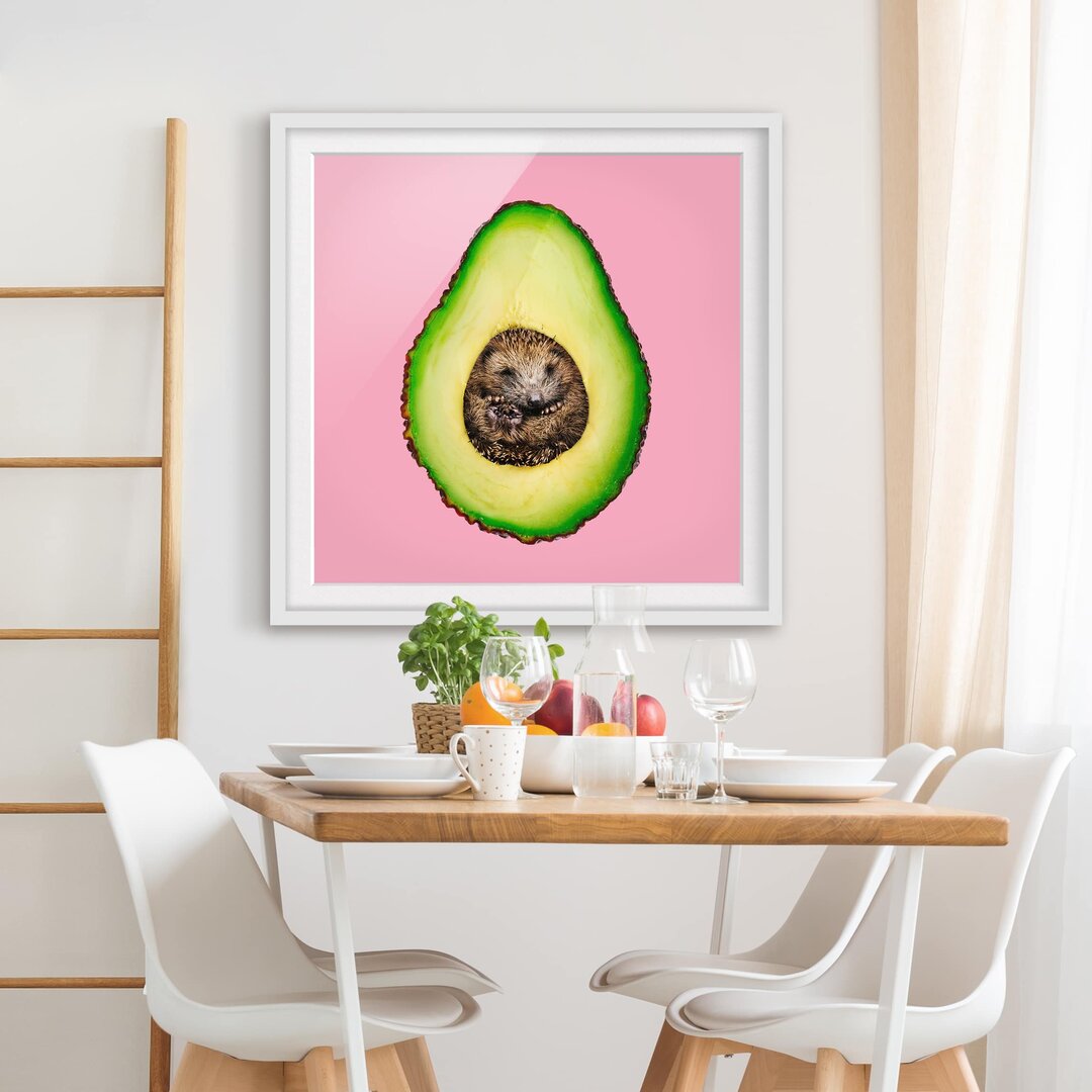 Gerahmtes Poster Avocado mit Igel von Jonas Loose