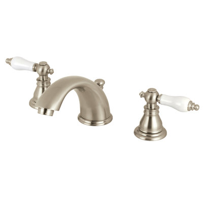 Robinet de salle de bain espacé à deux poignées à 3 poignées et fixation sur le comptoir avec bonde escamotable Kingston Brass