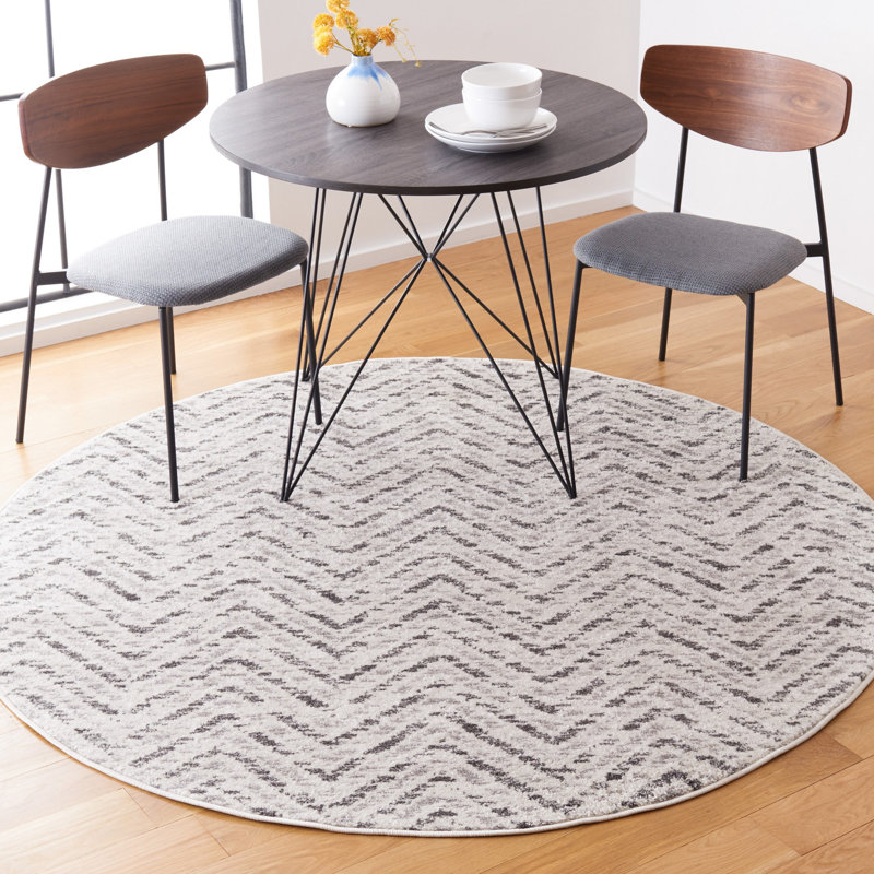 Tapis ivoire et gris anthracite à motif de chevrons Bethlyn, Rond 6 pi