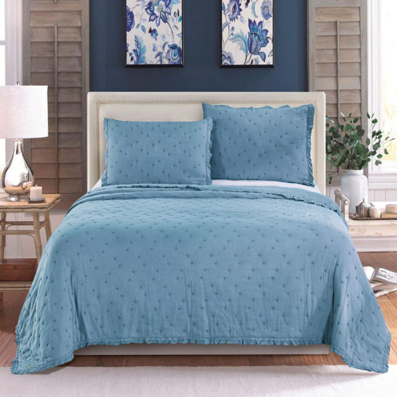 Modern & Contemporary Cotton Blend Quilt, King, Light Blue