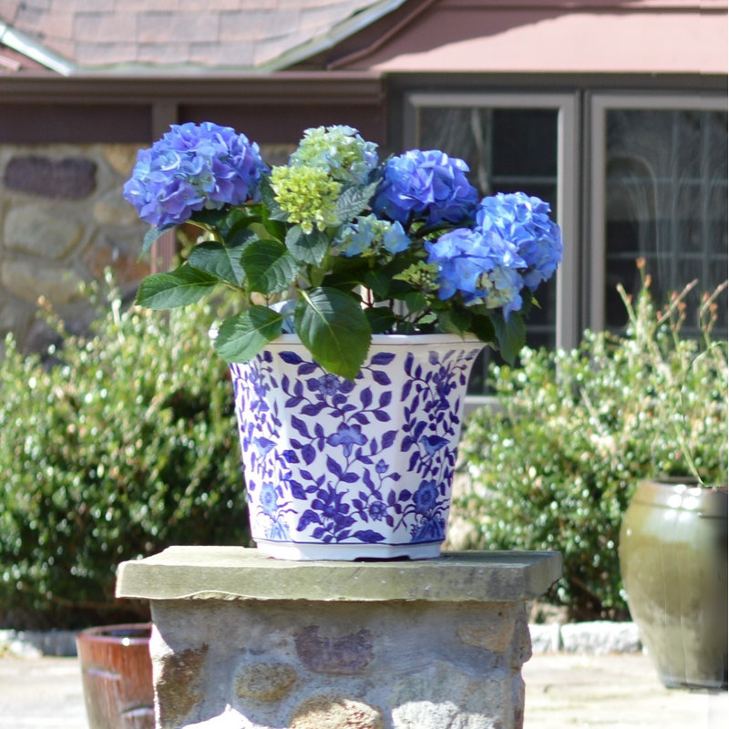 Jardinière bleue et blanche Blue Garden, H 10 po x l 11,5 po x P 12,75 po