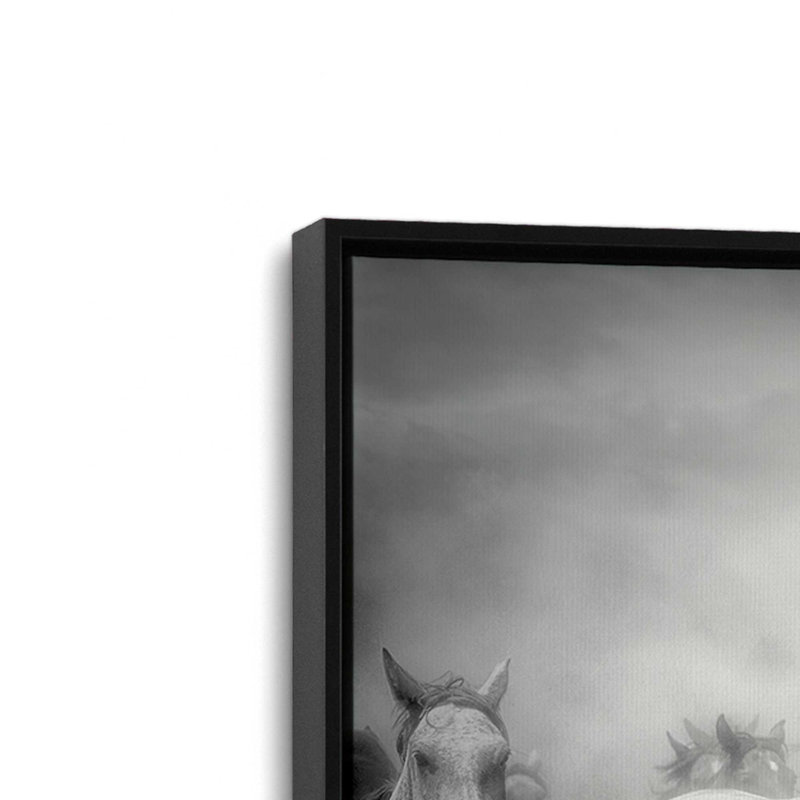 Thundering Hooves, reproduction sur toile, H 12,75 po x l 18,75 po x P 1,75 po, Cadre flottant noir satiné