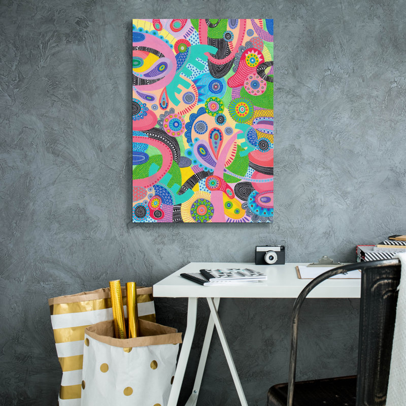«Elephant Flowers» par Hello Angel, H 26 po x l 18 po x P 0,75 po