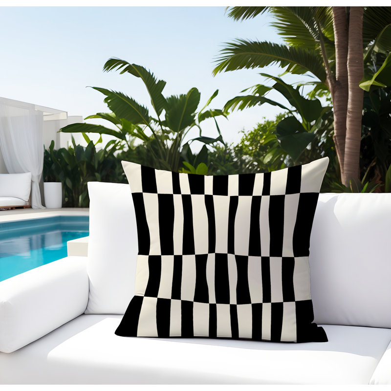 Coussin décoratif réversible en polyester filé Bianca, H 15 po x l 15 po, Noir / Blanc cassé