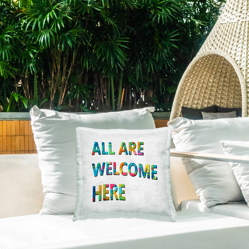 Coussin extérieur All Are Welcome Here Rainbow par Jamie MacDowell