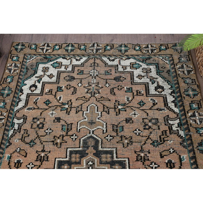 Tapis brun traditionnel 47,7 x 73,2 po