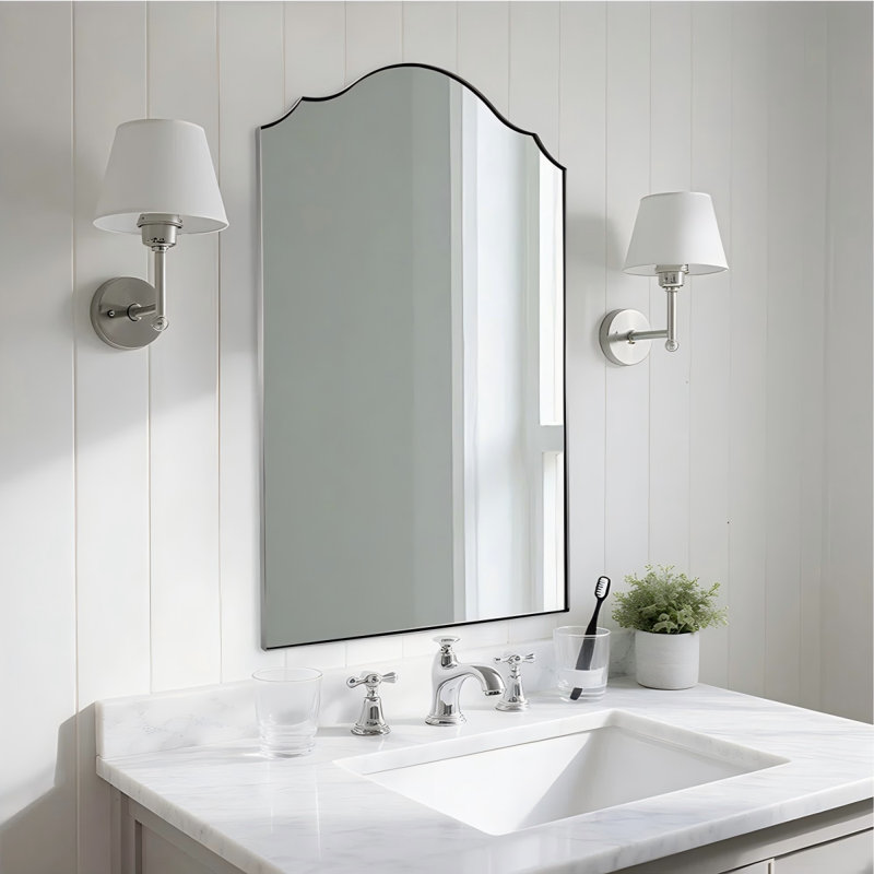 Miroir de salle de bain festonné à arche festonnée avec plateau incurvé | Cadre en acier inoxydable, Nickel brossé