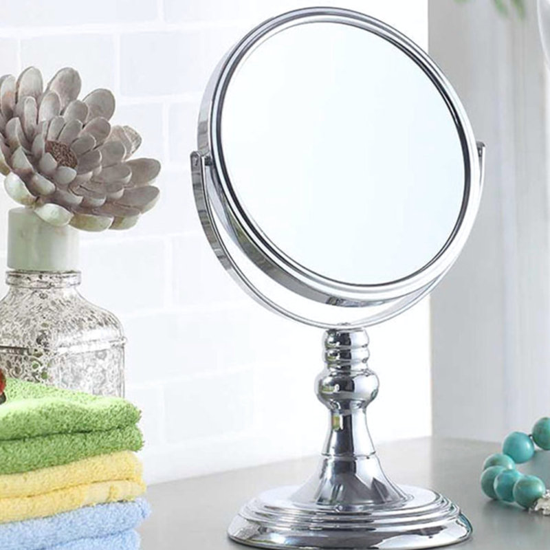 Miroir grossissant 7x, 6,5 po, finition argentée, métal et verre, rotation à 360 °, base organisée