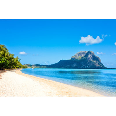 Ile Aux Benitiers - Wrapped Canvas Print