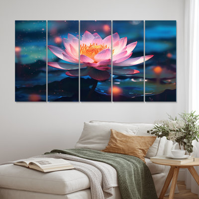 «Blossoming Wild Lotus In Pond», reproduction sur toile - 5 panneaux égaux