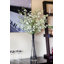 Arrangement floral à fleurs de cerises vase