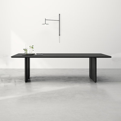 Table de salle à manger élégante et pratique en bois massif