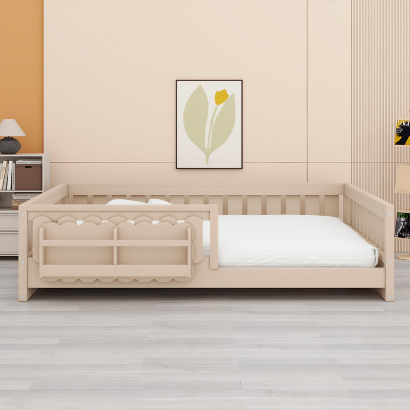 Lit plateforme en bois peu encombrant avec garde-corps et tablettes de rangement, Naturel, Lit double