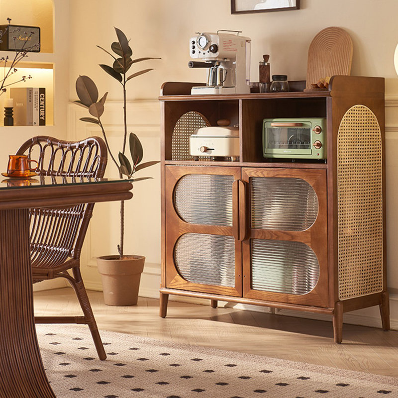 Buffet en noyer massif de style Mid-Century
