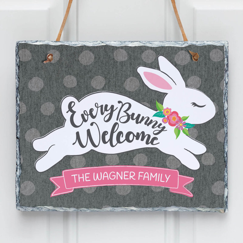Enseigne personnalisée «Every Bunny Welcome»