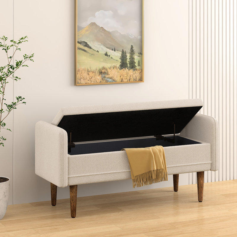 Banc en velours beige avec rangement supplémentaire pour l'organisation du salon