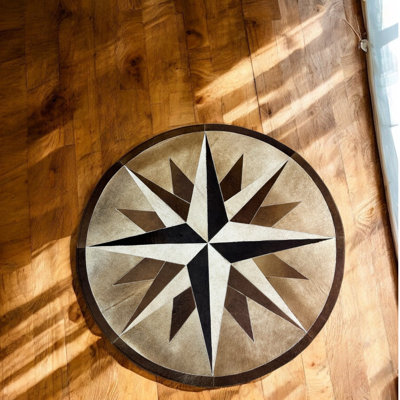 Round Cowhide Compass Design Rug , Genuine Leather Carpet
