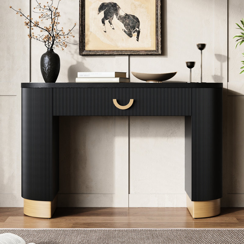 Console contemporaine avec un motif à nervures verticales, des accents métalliques sur les pieds et un tiroir de rangement moderne - conçu avec fonctionnalité, surface ovale, pieds à colonnes