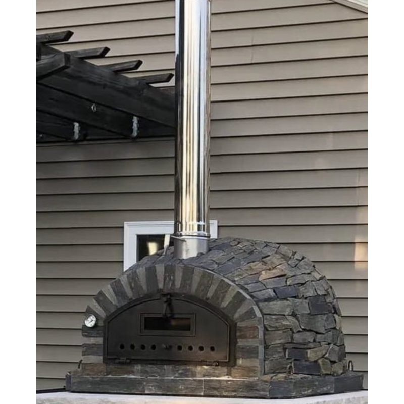 Traditional Brick Wood-Fired Outdoor Pizza Oven