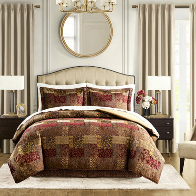 4 Piece Comforter In For King Bed With Fillings Delicate Details