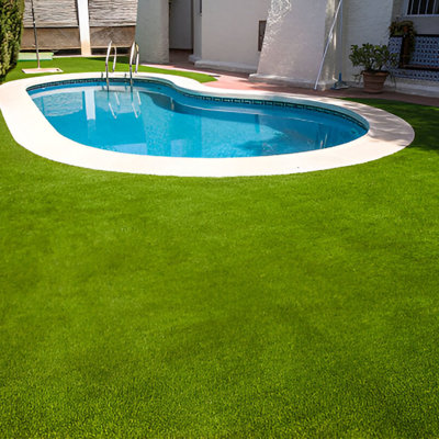 Indoor/Outdoor Thick Pile Artificial Grass Turf Rug – Lush, Realistic Look, Customizable Size for Patios, Balcony, or Backyard