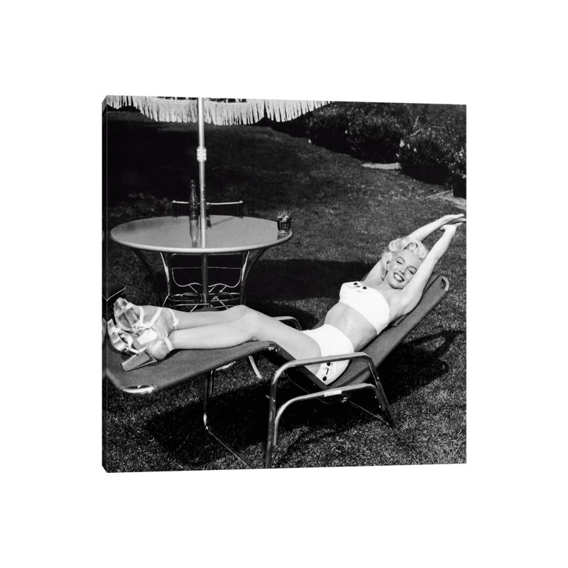 Fauteuil de jardin Marilyn Monroe - reproduction de photo, H 12 po x l 12 po x P 1,5 po, Toile tendue, Aucun mat