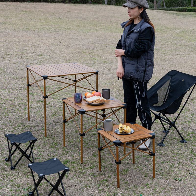 Table carrée pliante, Nature