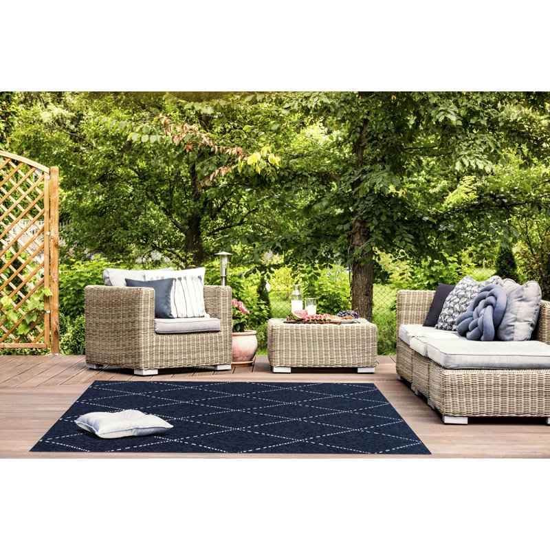 Tapis intérieur / extérieur bleu marine Aliveya, Rectangle 5 pi 3 po x 7 pi 7 po